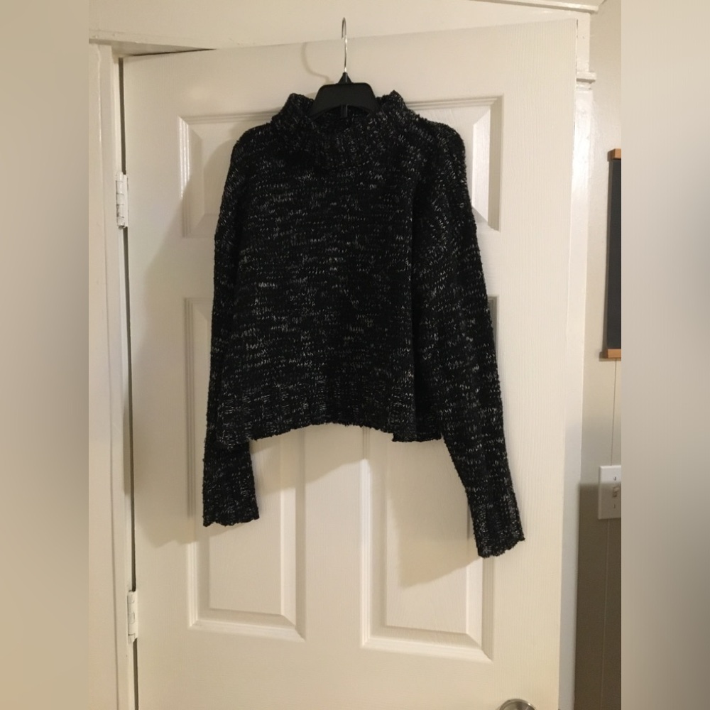 SO sweater black small